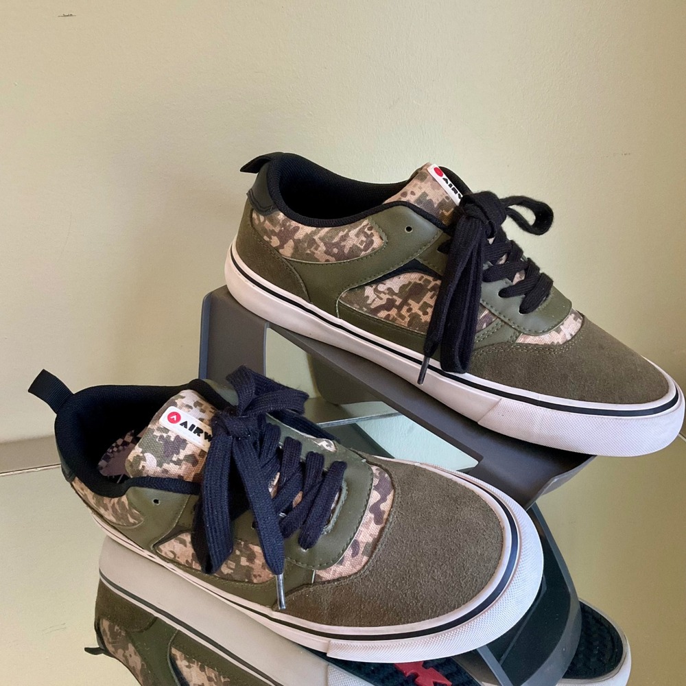 Airwalk Men Skate Shoes Green Digital Camo Suede LowTop Sneakers 8.5 MNAK23ES014